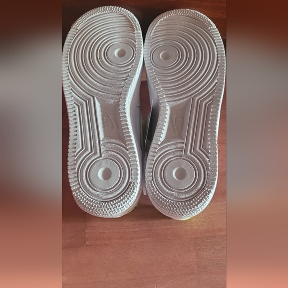 NIke Air Force 1  Shoes - Picture 5 of 9